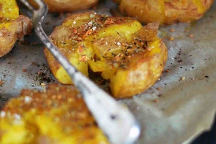 Pommes de terre tapées à l’ail