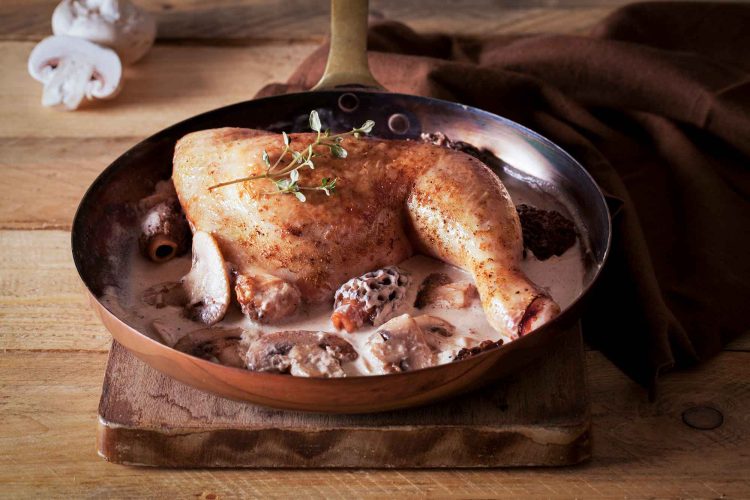 Poulet fermier aux morilles et au vin jaune