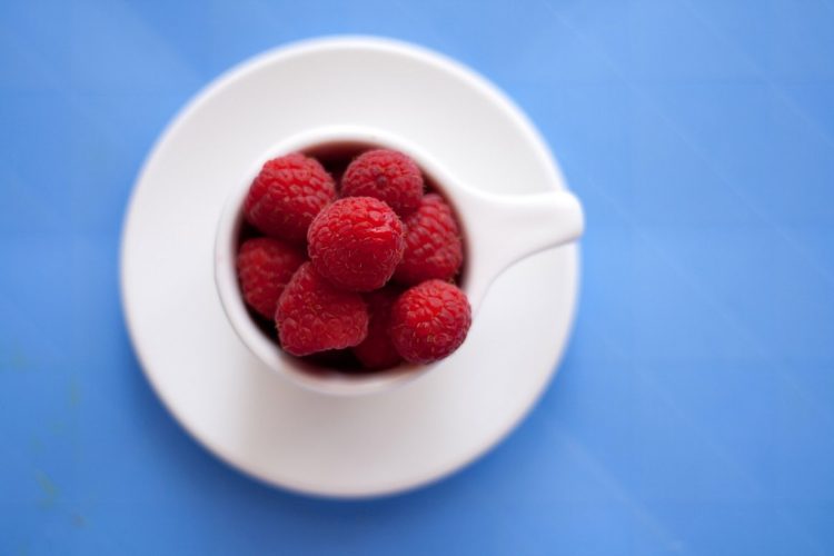 Petits nems sucrés au chocolat blanc et framboise