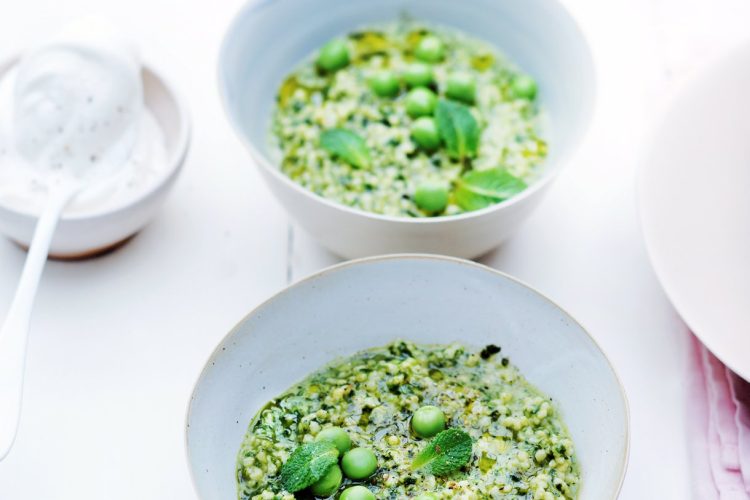 Risotto de millet aux petits pois, épinards et chantilly au parmesan