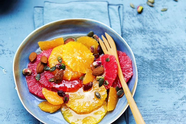 Salade d’agrumes au miel et aux fruits secs