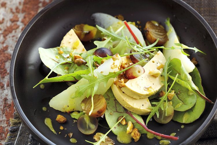 Salade d’automne au foie gras, poire et raisin