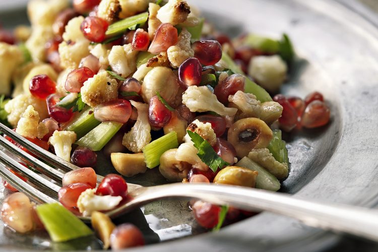 Salade de chou-fleur rôti et noisettes