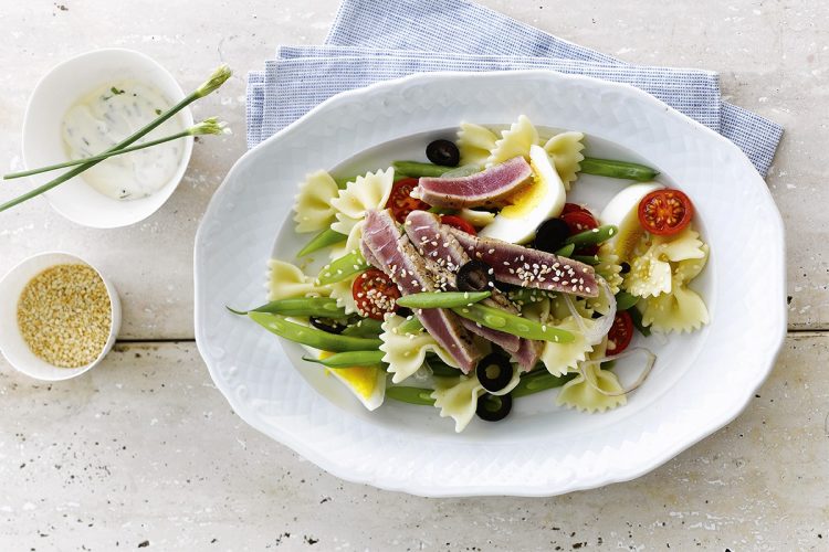 Salade de farfalle au tataki de thon