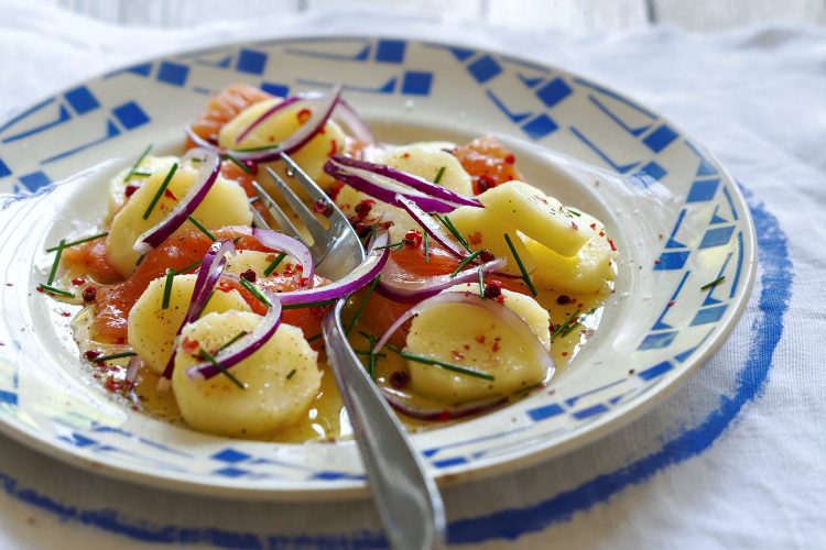 Salade de pommes de terre au saumon