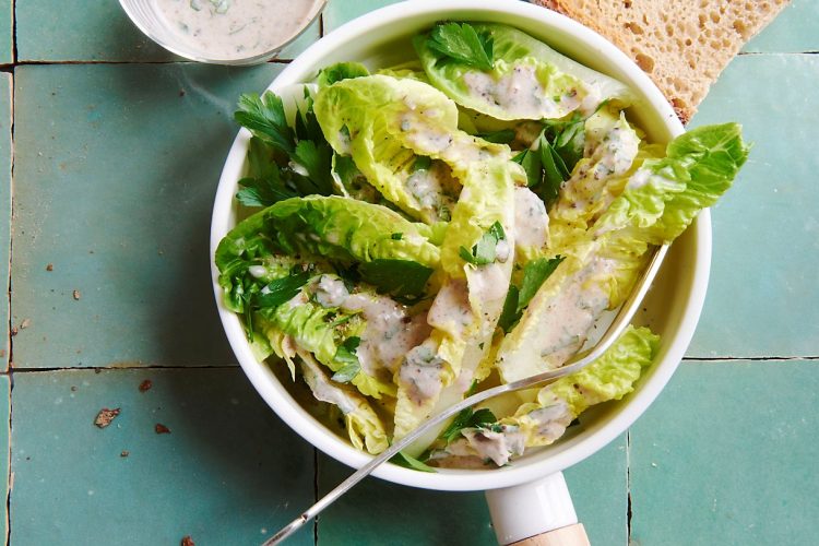 Salade de sucrines et sa vinaigrette à l’anchois