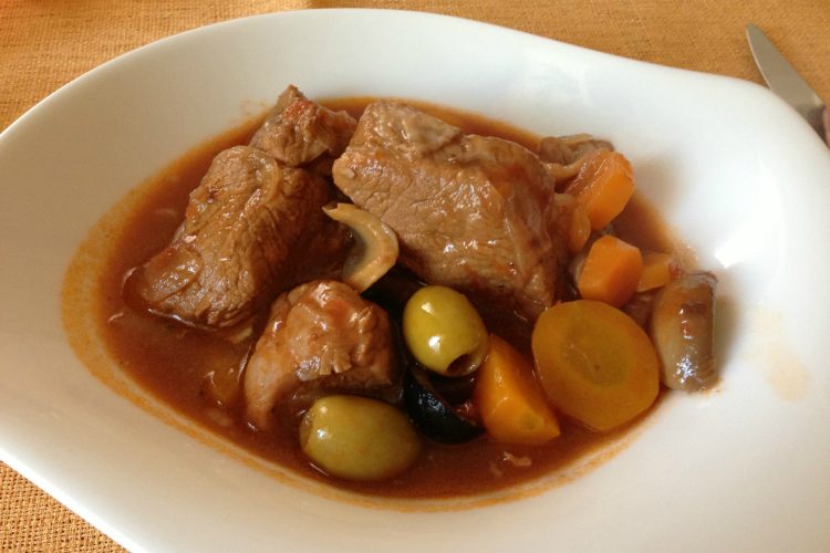 Sauté de veau aux olives vertes