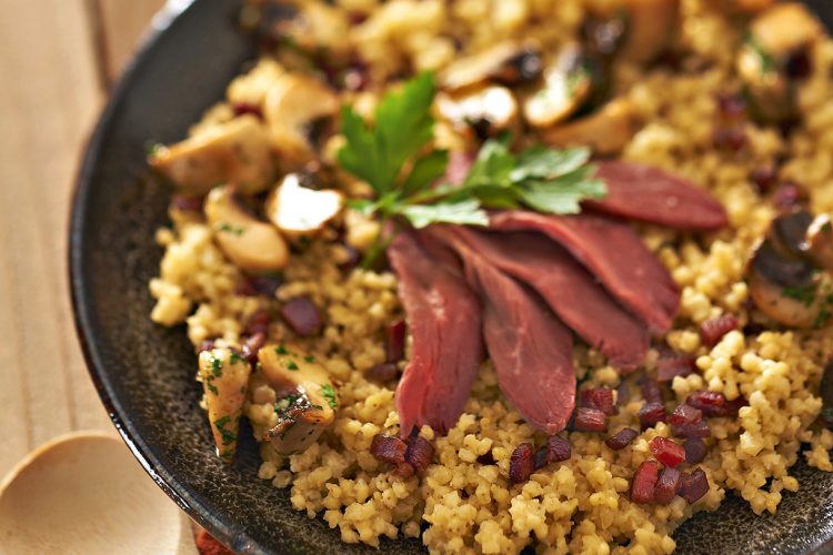 Semoule de millet, cèpes et canard fumé