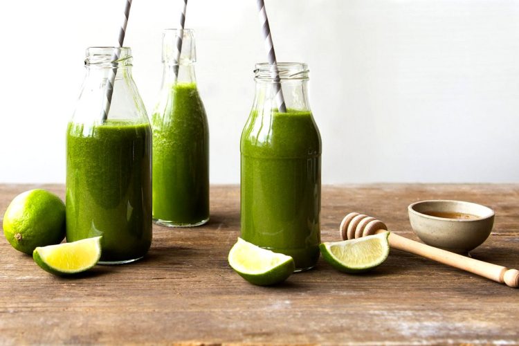 Un smoothie vert explosif pour démarrer la journée à fond les ballons !