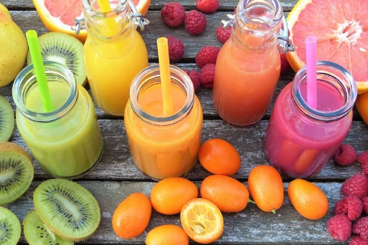 Réveil fruité : Smoothie à la mangue & smoothie vitaminé