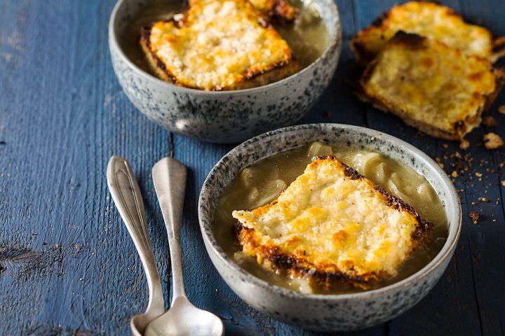 Soupe à l’oignon gratinée