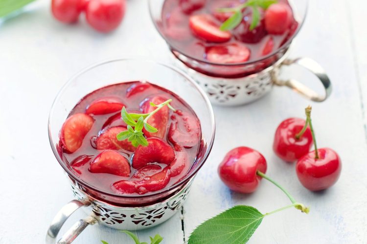 Soupe de cerises à la verveine