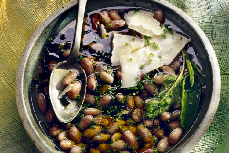 Soupe de haricots au parmesan