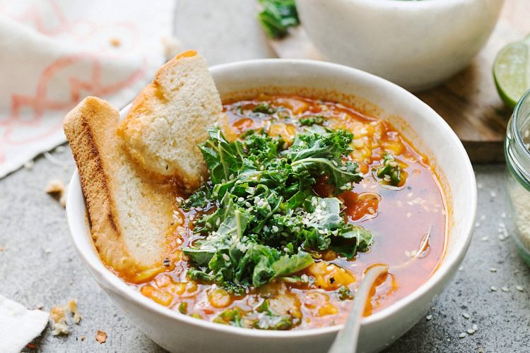 Soupe de lentilles corail et chou kale