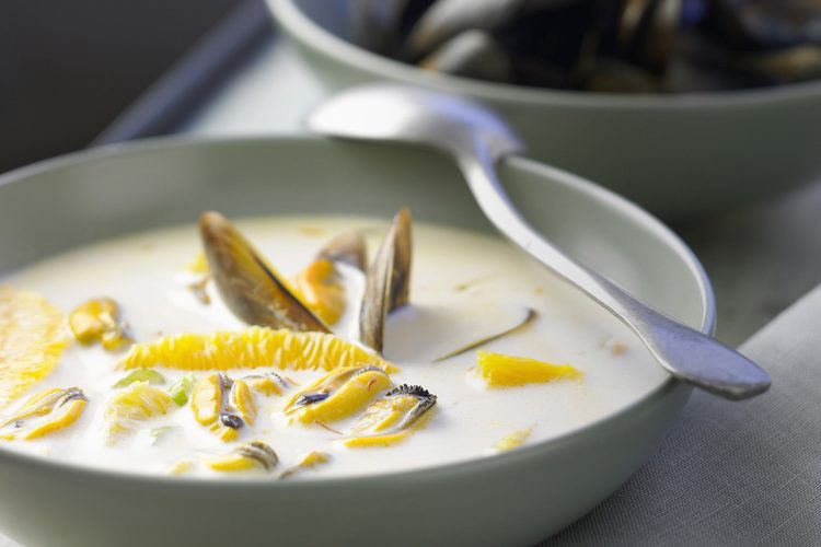 Soupe de moules-coco aux oranges