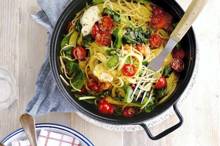 Spaghettis aux tomates cerises, épinards et mozzarella