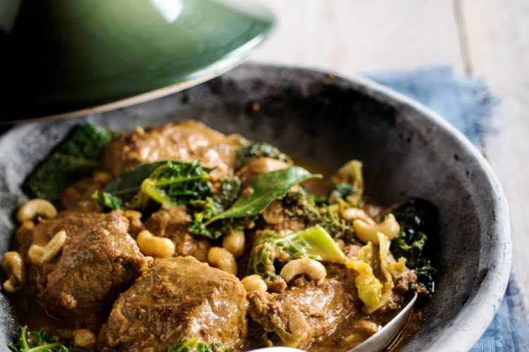 Tajine de porc au chou kale et noix de cajou