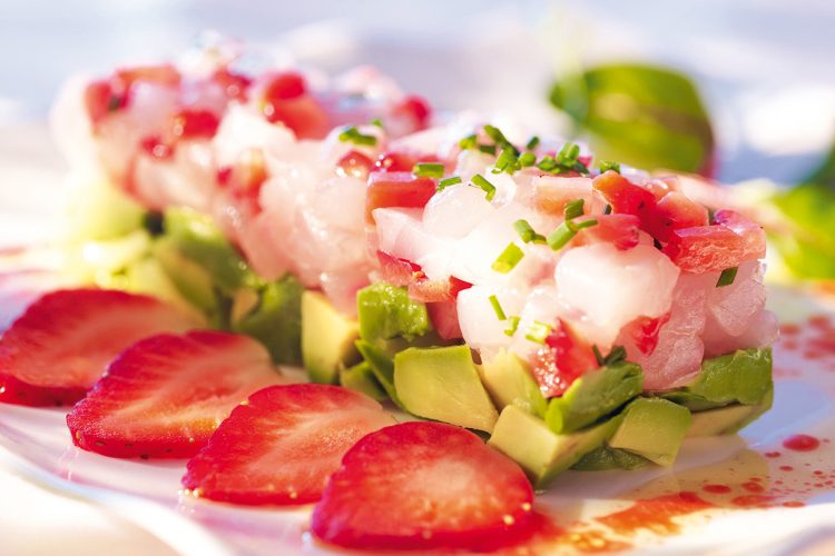 Tartare de daurade, vinaigrette à la fraise