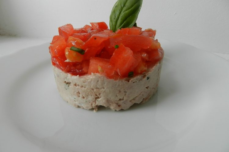 Tartare de tomates aux rillettes de thon