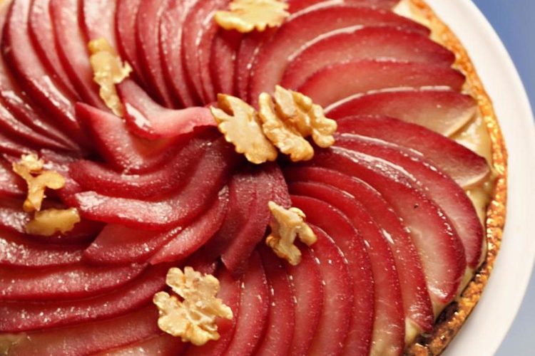 Tarte fine aux poires et aux noix