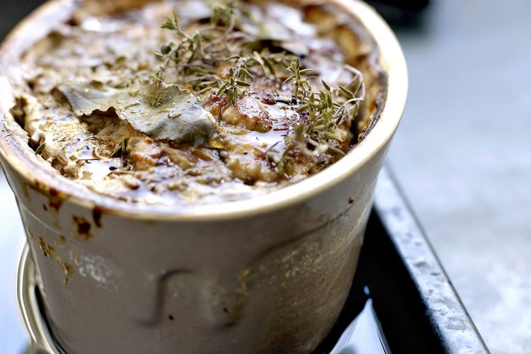 Terrine de pintade aux herbes du maquis