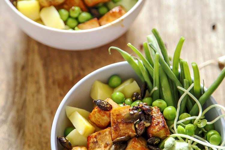 Tofu caramélisé à la crème de coriandre, haricots verts et pommes de terre