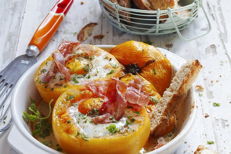 Tomates ananas, œuf cocotte et copeaux de jambon