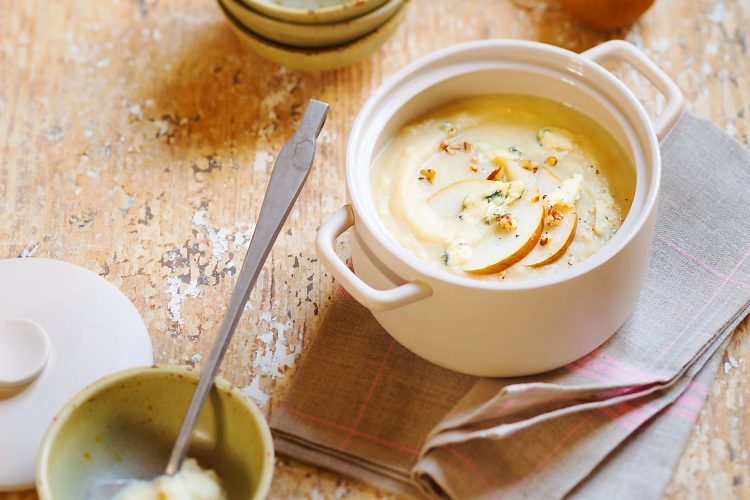 Velouté de poire, céleri, stilton et noix