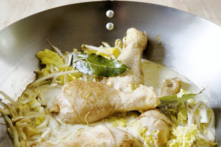 Wok de poulet au soja et chou blanc