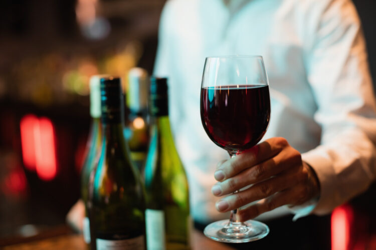 Comment et pourquoi offrir une bouteille de vin ?