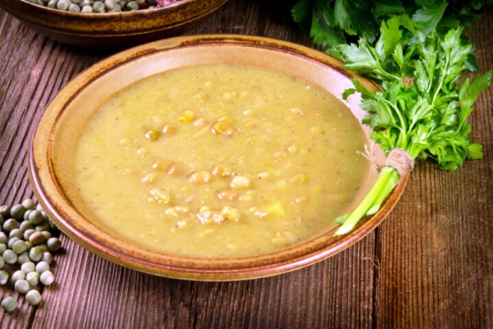 Recette de soupe de pois cassé aux lardons