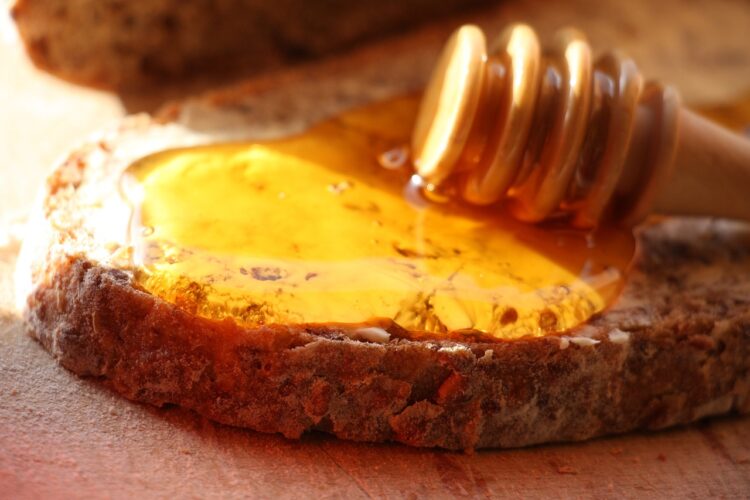 Quelle est l’astuce à considérer pour reconnaître le bon miel ?
