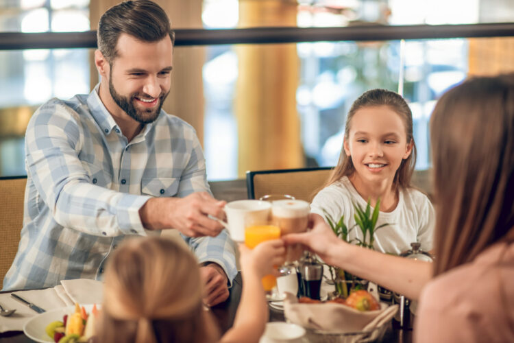 Quel moyen de transport utiliser pour aller au restaurant en famille ?