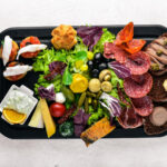 Livraison de plateaux repas en entreprise : comment s’organiser ?