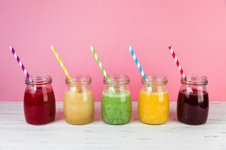 Préparer des smoothies sans mixeur : astuces et conseils