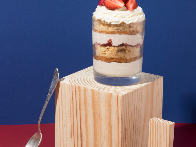 Tiramisu aux fruits rouges : une touche fruitée sur un classique italien