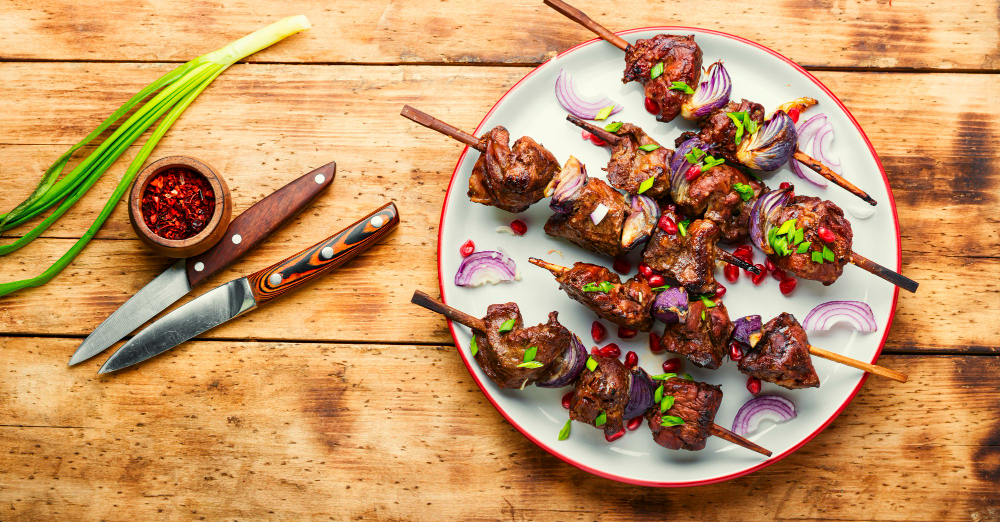 des brochettes de boeuf