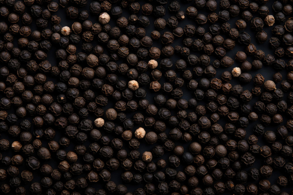 des grains de poivre noir