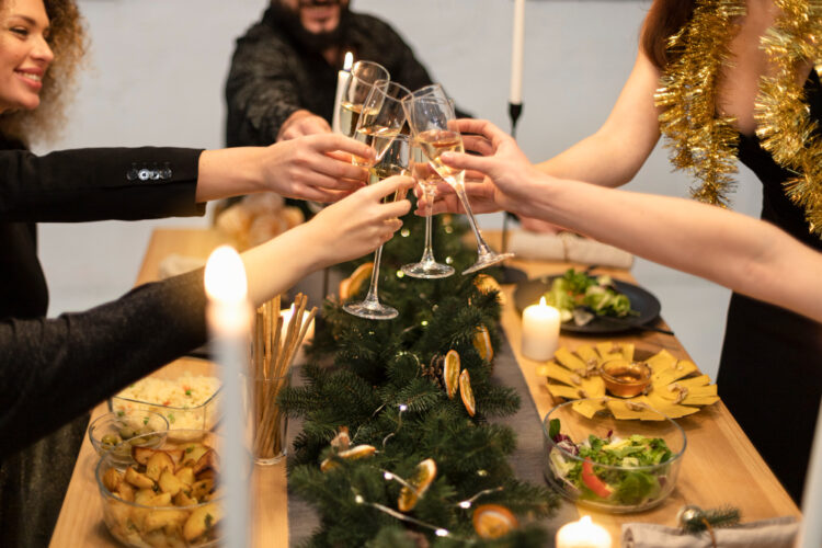 Que faut-il prévoir pour accueillir des convives pour une soirée en l’honneur du Nouvel An ?