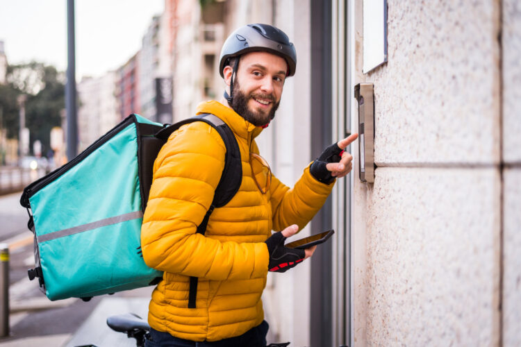 Deliveroo : l’incontournable service de livraison à domicile