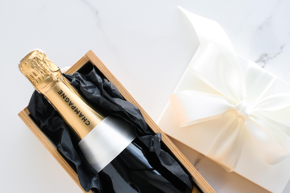 bouteille de champagne dans un coffret en bois