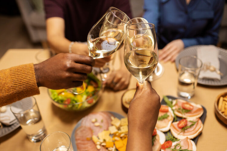 Quel vin blanc boire à l’apéro ?