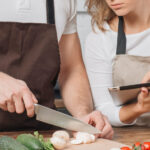 Devenir cuisinier : les formations à suivre en 2025