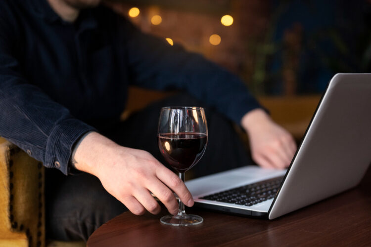 Le top des sites indispensables pour les amateurs de vin 2026