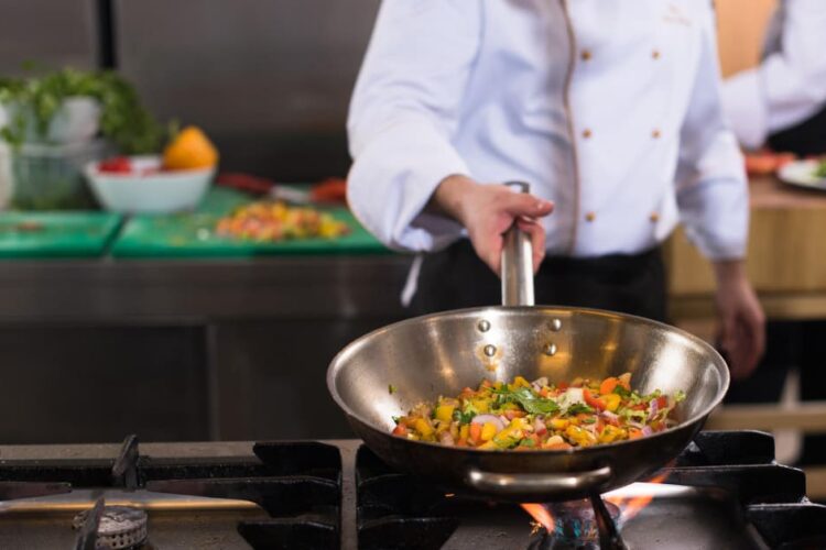 Wok en inox : l’art de la cuisson rapide, saine et savoureuse