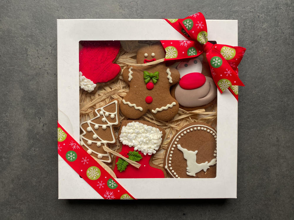 Pâtisserie de noël dans un emballage décoratif 
