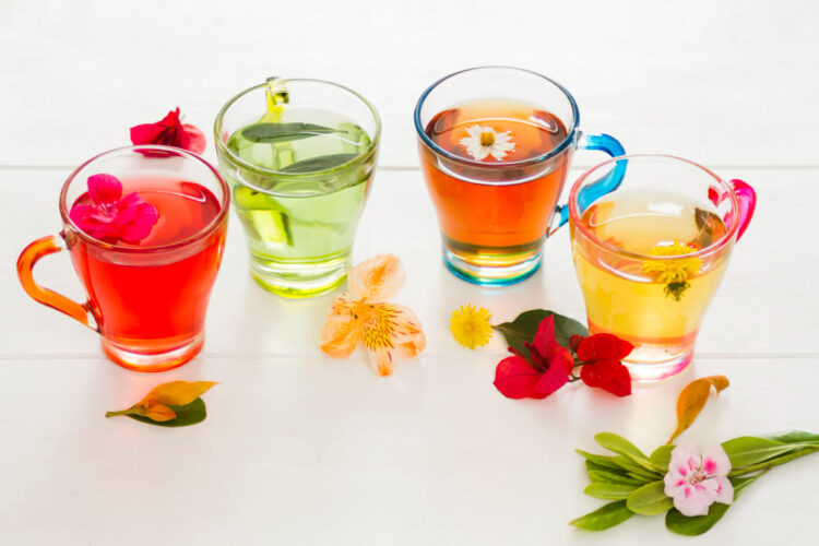 Infusions de fruits et de fleurs : une nouvelle façon saine et gourmande de s’hydrater