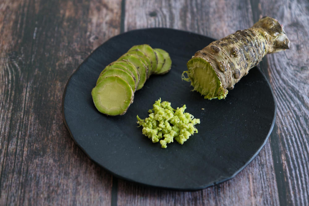Le wasabi, l’un des ingrédients emblématiques de la cuisine japonaise.