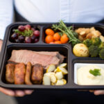 Le plateau repas traiteur : une solution pratique et gourmande pour tous vos événements