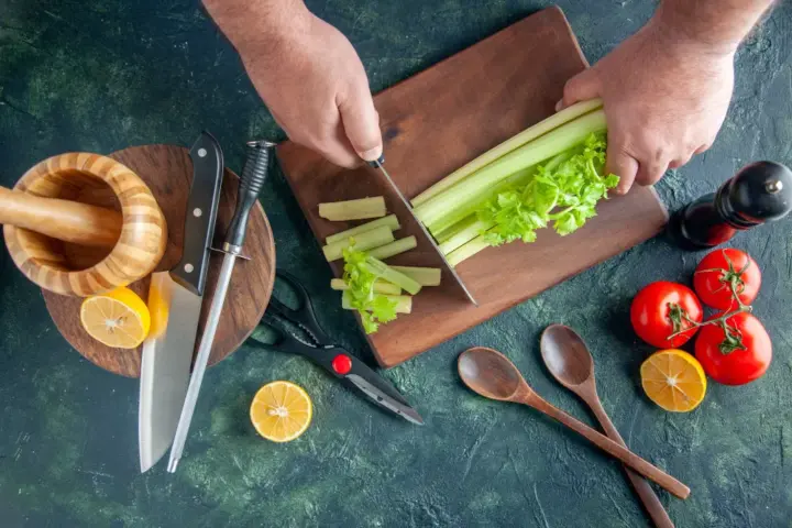 Quels sont les couteaux indispensables en cuisine à avoir chez soi ?